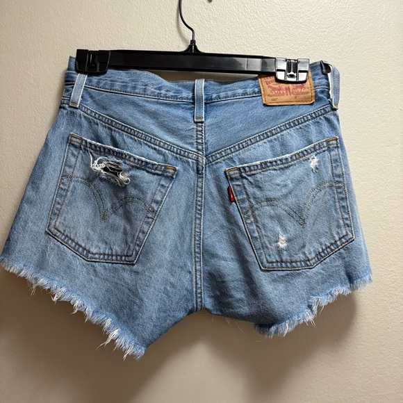 Levi’s 501 Cut Off Jean Shorts Size 24 Light Wash Distressed High Rise - Picture 3 of 10